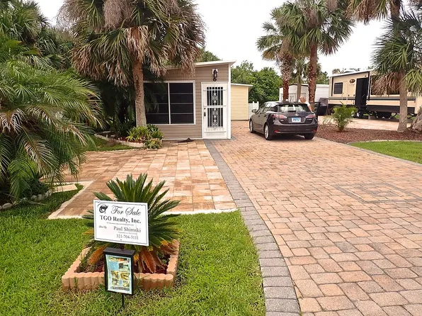 6 Sunset Dr, Titusville, FL 32780