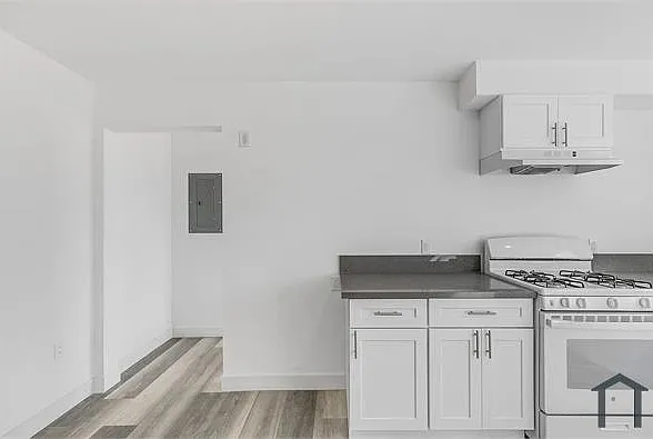 2837 San Marino St — Photo 5