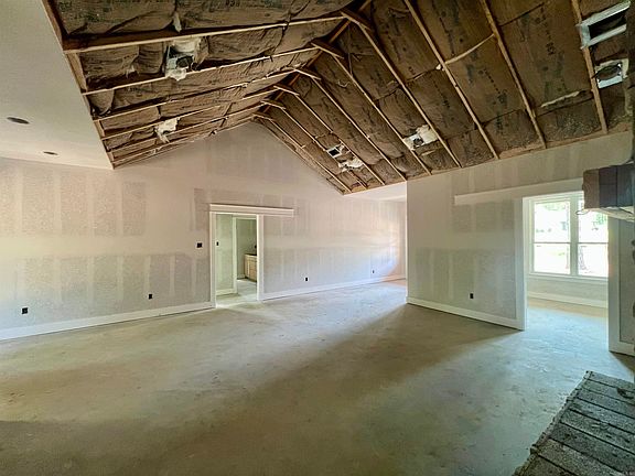 5th image of 15 Timber Creek Dr