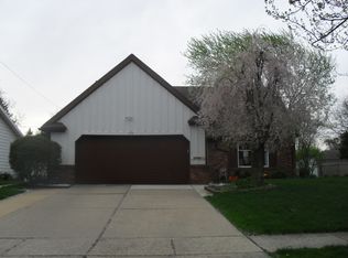 508 Meadow Springs Rd, Maumee, OH 43537
