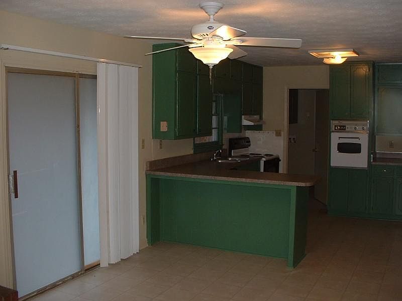 2nd image of 3075 Summerlake Dr