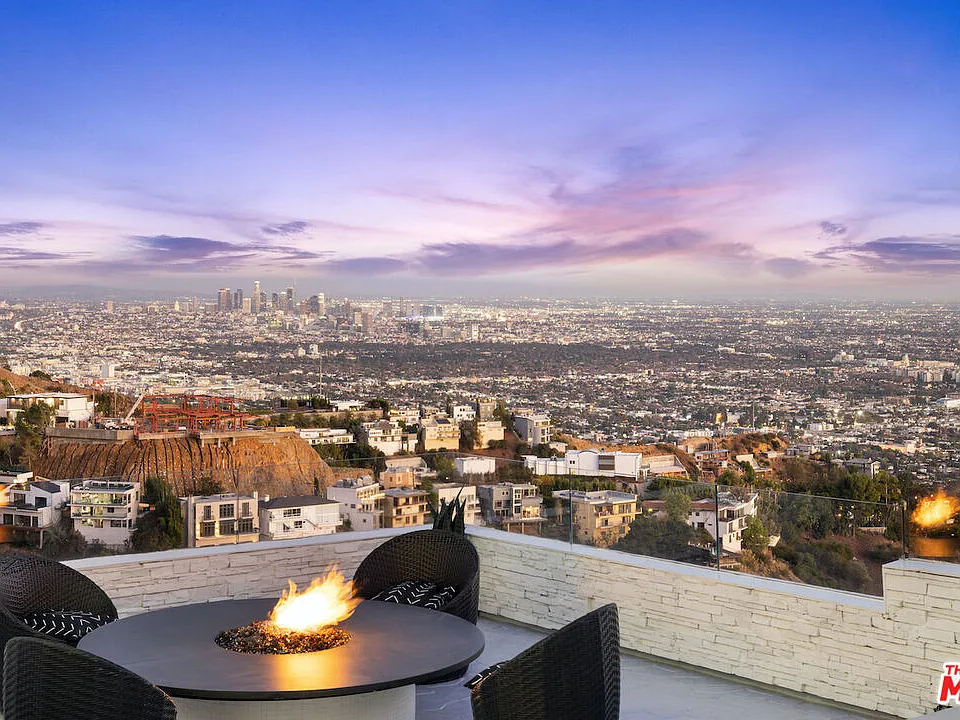 2231 Sunset Plaza Dr
