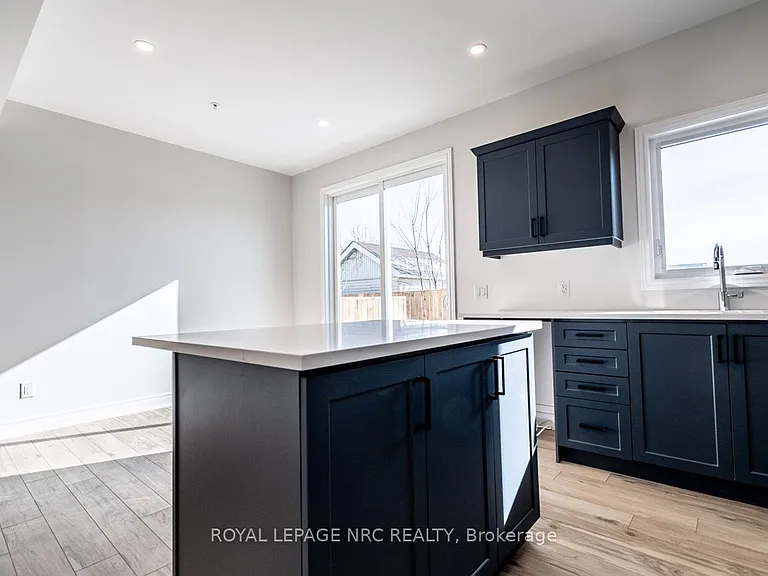 121A Moffatt St #25 — Photo 15