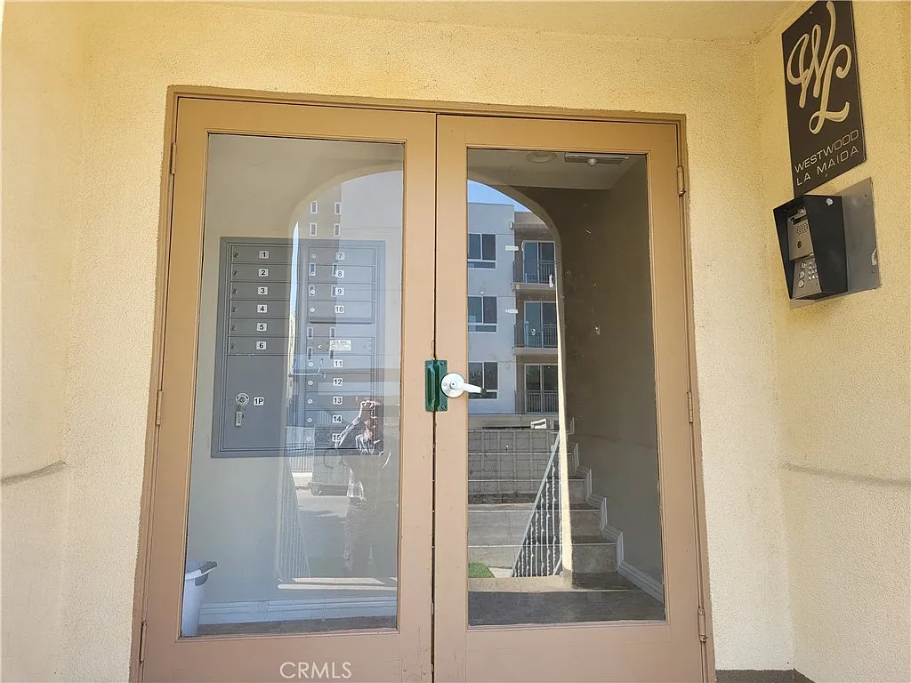 Building Photo - 11041 La Maida St