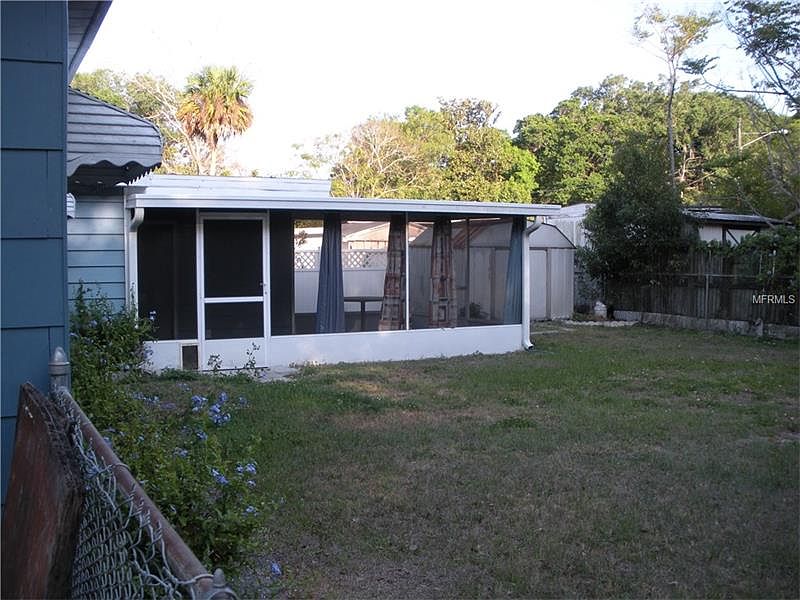 2nd image of 1103 Valencia Rd
