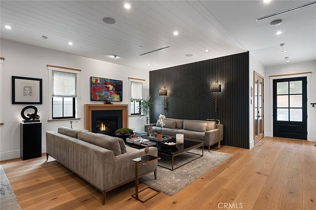 6 bed, 5.5 bath, 5587 sqft, $19,950 — Photo 4