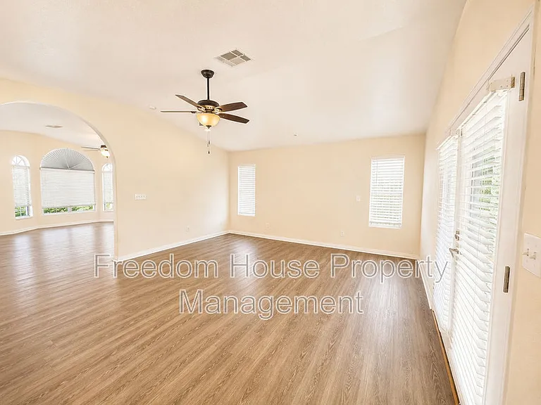 3066 Mount Charleston Dr — Photo 13