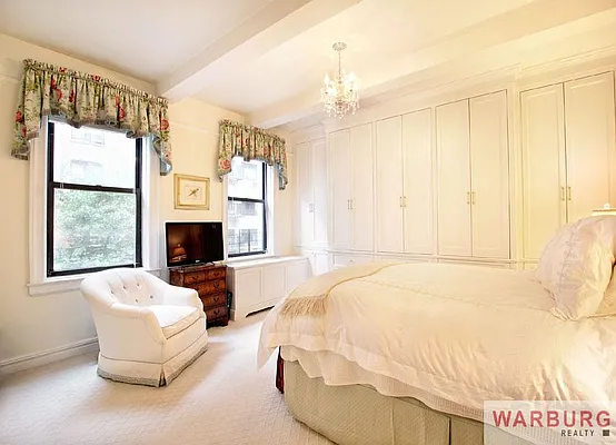 Sold by Warburg | media 13