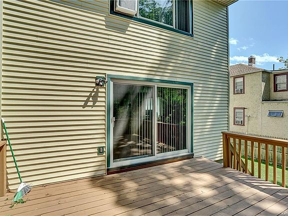 4th image of 118 Manhattan Ave