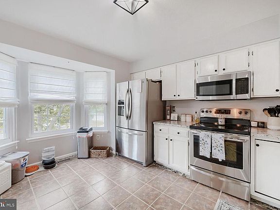 3rd image of 8201 Hillsboro Ct