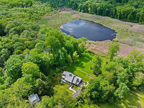 2nd image of 258 Hardscrabble Road