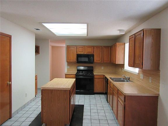 3rd image of 7124 Penshire Dr