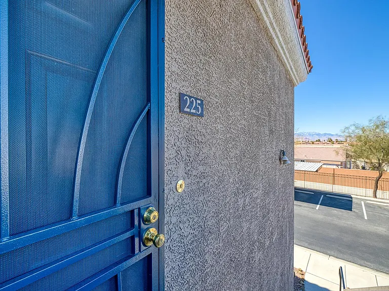 10245 S Maryland Pkwy #225 — Photo 3