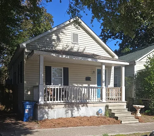 907 Dock St Photo 1
