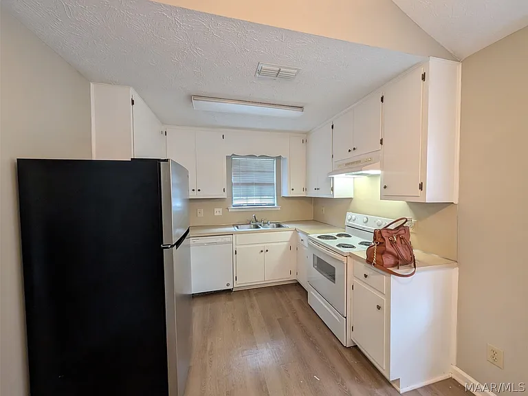 465 Durden Rd — Photo 5