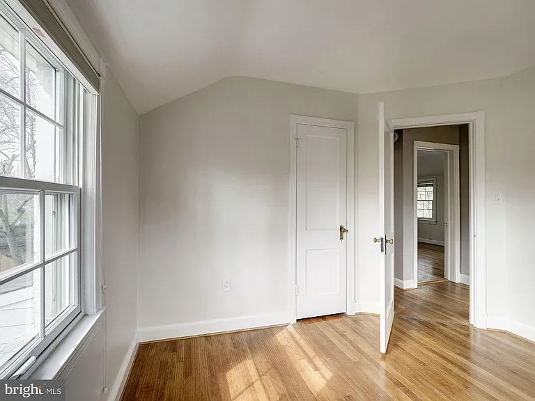 5208 Glenwood Rd — Photo 33