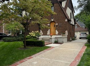 262 Fisher Rd, Grosse Pointe Farms, MI 48230