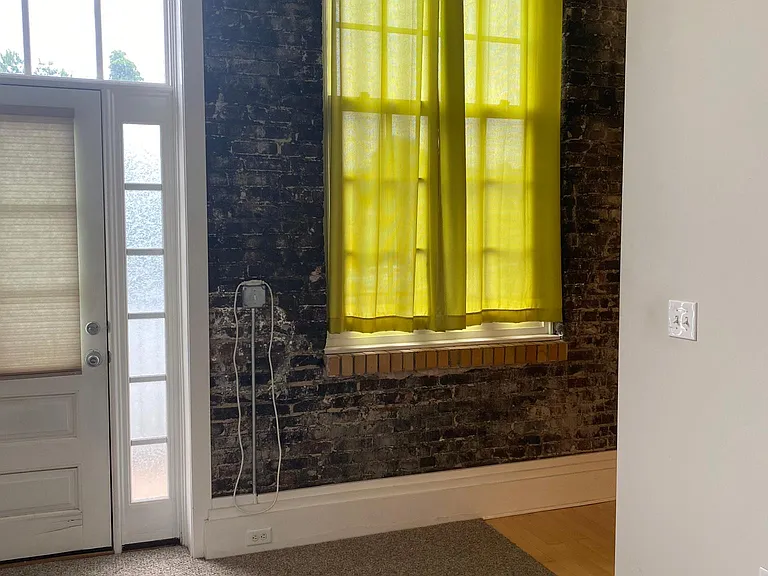 140 E Glenwood Ave #212 — Photo 4
