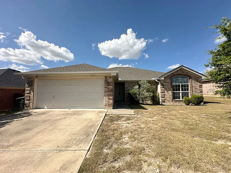 3709 Salt Fork Dr — Photo 1