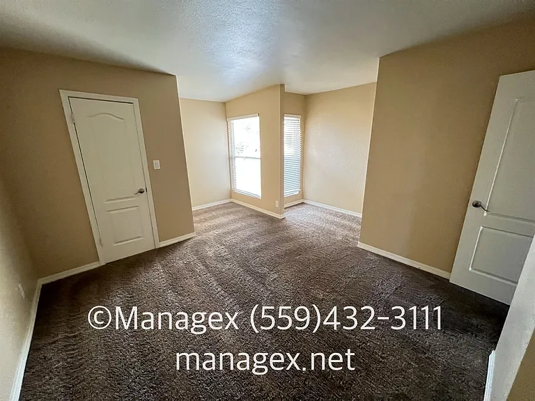 7166 N Fruit Ave #140 — Photo 12