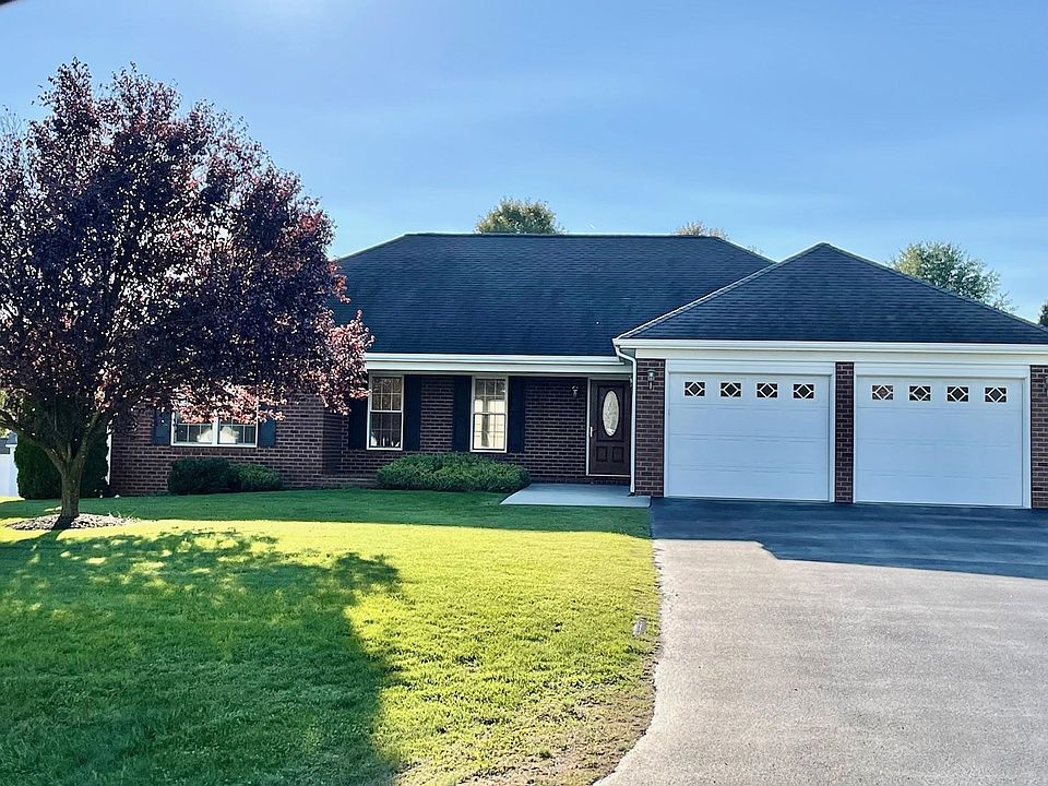 1st image of 36 Lynn Cir