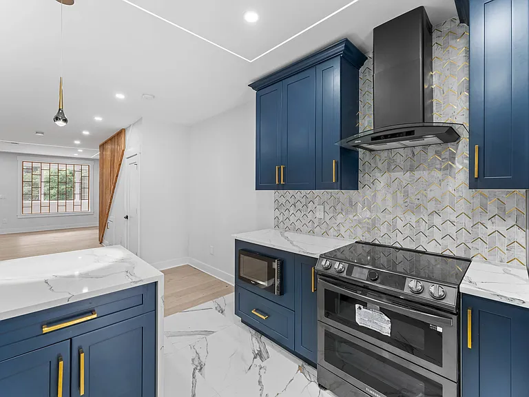 612 S 51st St — Photo 16