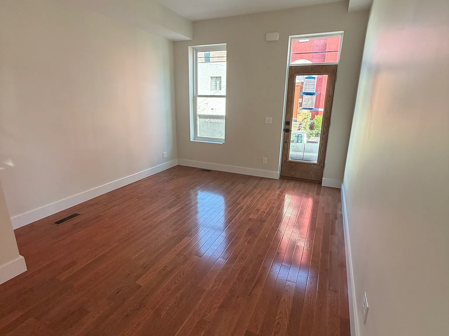 3 bed, 2.5 bath, 1570 sqft, $3,500 — Photo 2