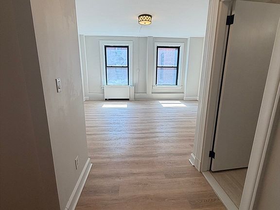 5th image of 140 Chestnut St APT 605