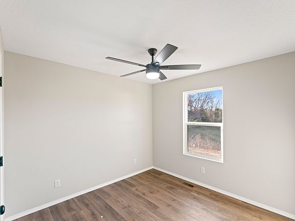 5th image of 416 N Cherokee Trail