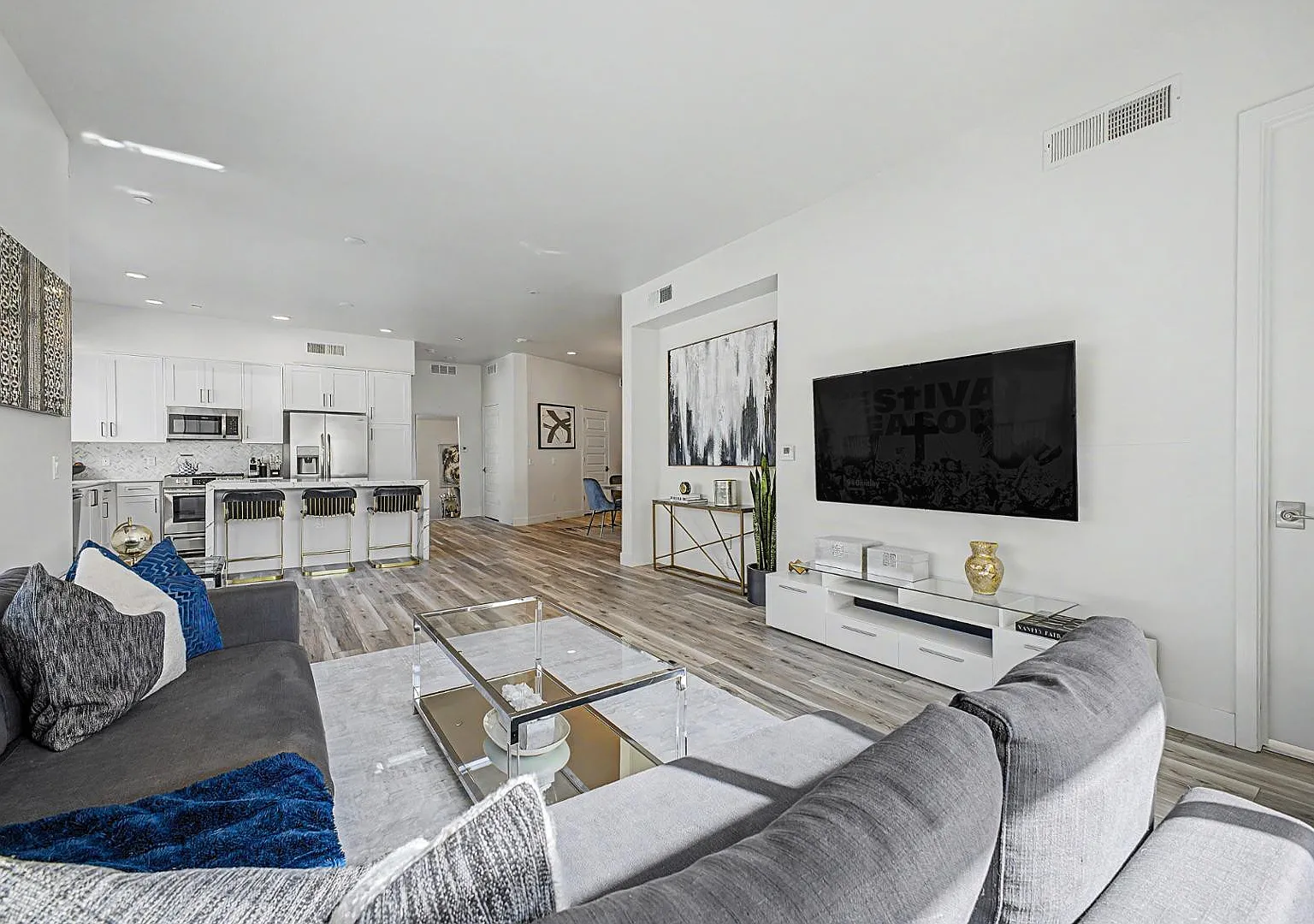 2 bed, 2.5 bath, 1623 sqft, $3,200 — Photo 4