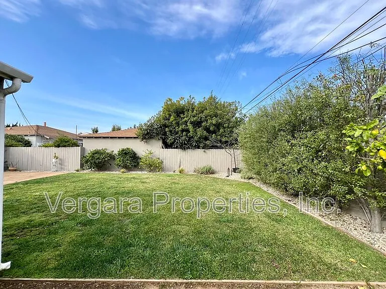 6531 W 85th St — Photo 32