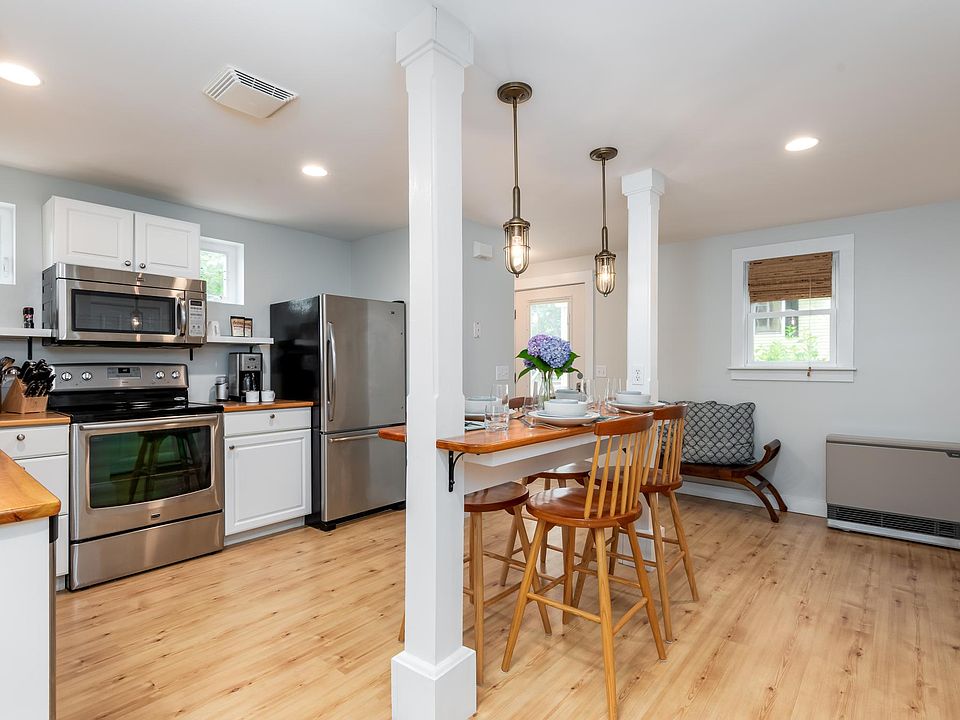 43 Park St Freeport ME Zillow