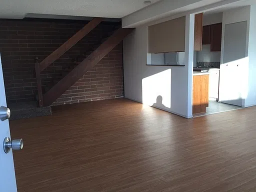 1215 W Ivy Ave — Photo 2