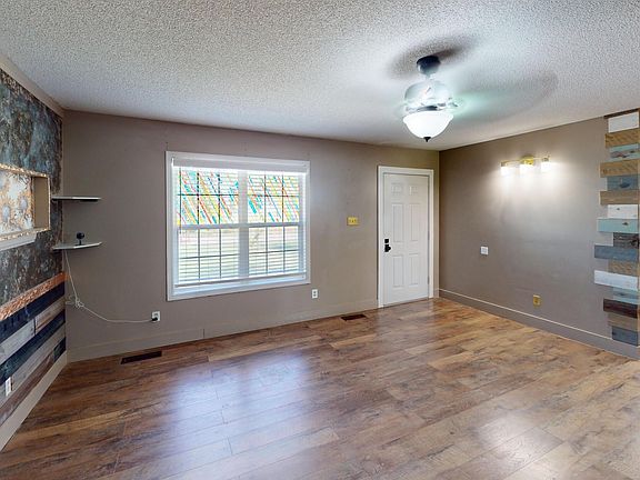 2nd image of 2165 Lanesferry Rd