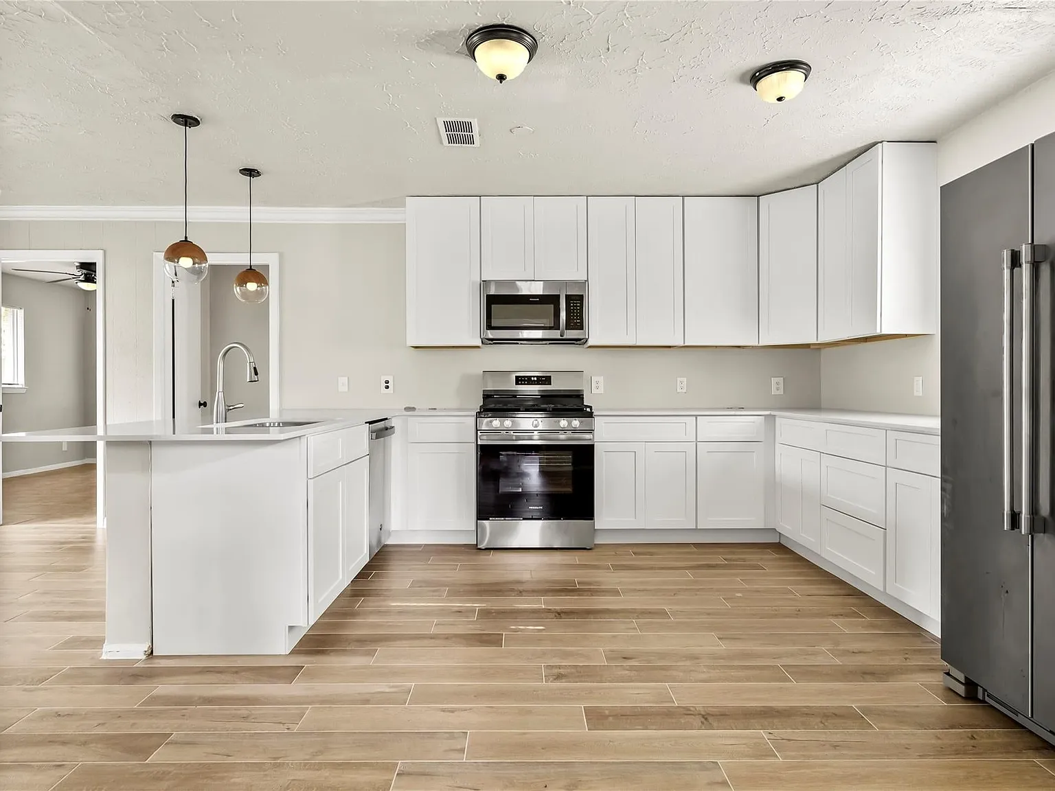 4 bed, 1454 sqft, $1,900 — Photo 3