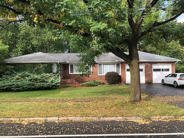 955 Meadowbrook Dr. Front view