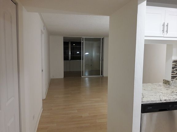 4th image of 445 NE 195th St APT 133