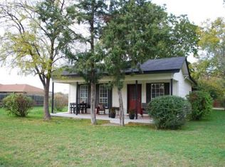 921 Oak Grove Rd E, Burleson, TX 76028