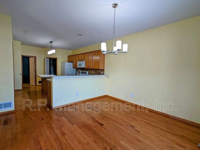 1909 Bluestem Ln — Photo 3