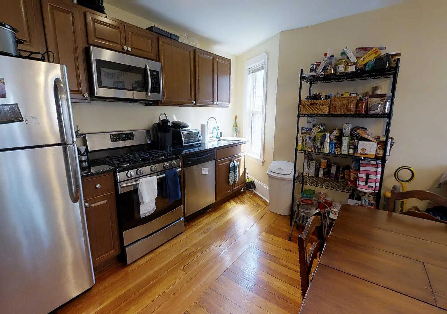 4 bed, $4,800 — Photo 1