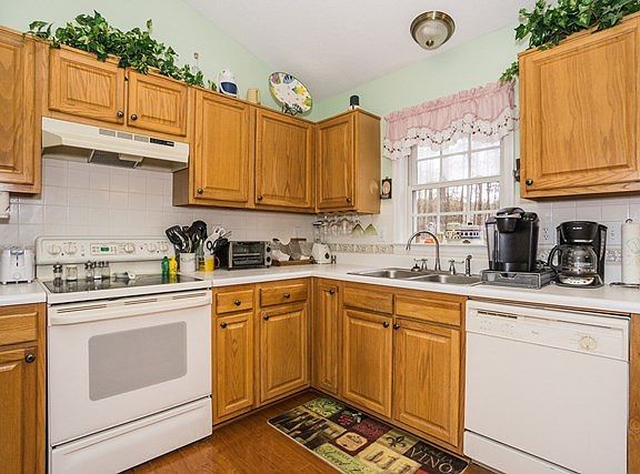 5th image of 167 Waterside Dr