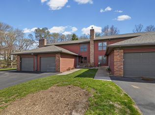 528 Hunter Hill Rd, Hudson, WI 54016