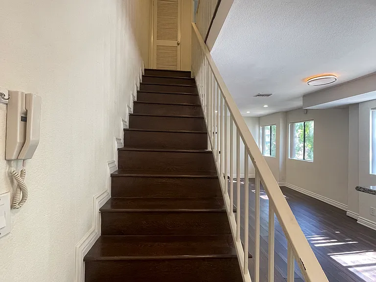 1115 Alameda Ave #1 — Photo 4
