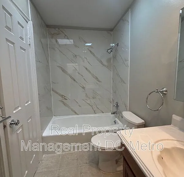 1406 Carrollsburg Pl SW — Photo 17