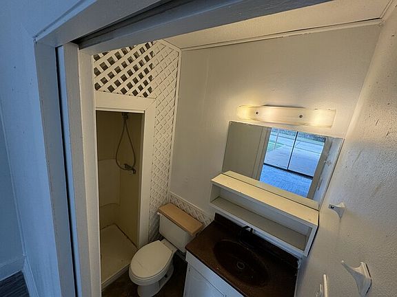5th image of 3057 Overland Dr