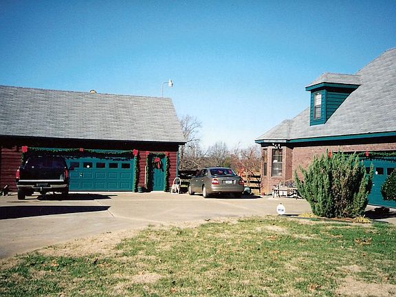 Detached garage & workshop