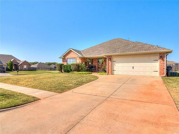 4th image of 2501 SE 10th Ct