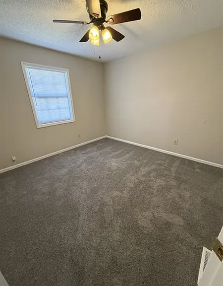 1002 Fieldcrest Cir — Photo 5
