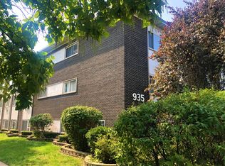 935 South Blvd #204, Oak Park, IL 60302