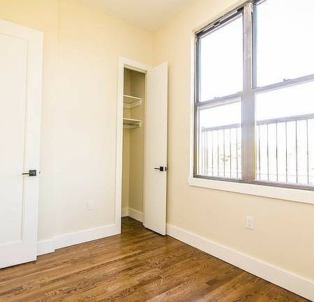 5th image of 565 Evergreen Ave #1L